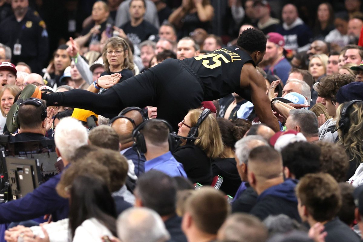 NBA playoffs: Cleveland Cavaliers top Toronto Raptors; capture series