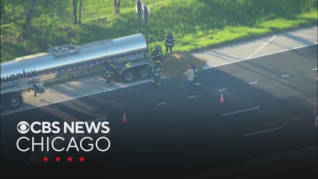 Truck hazmat leak snarls traffic on outbound Edens Expressway
