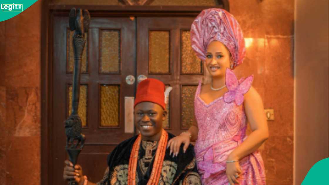 Watch rare video of Nigerian man and wife frying garri