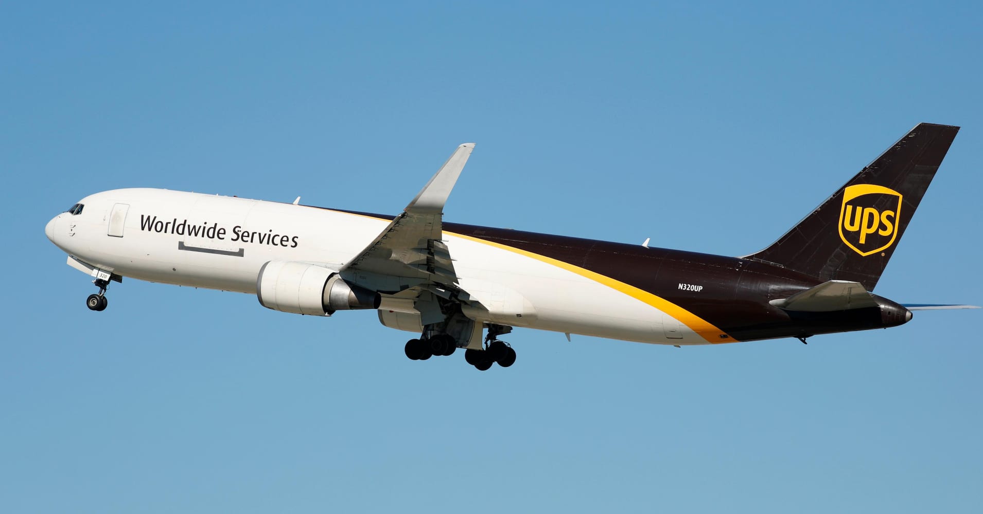 UPS, FedEx stocks sink after Amazon expands logistics network to other ...