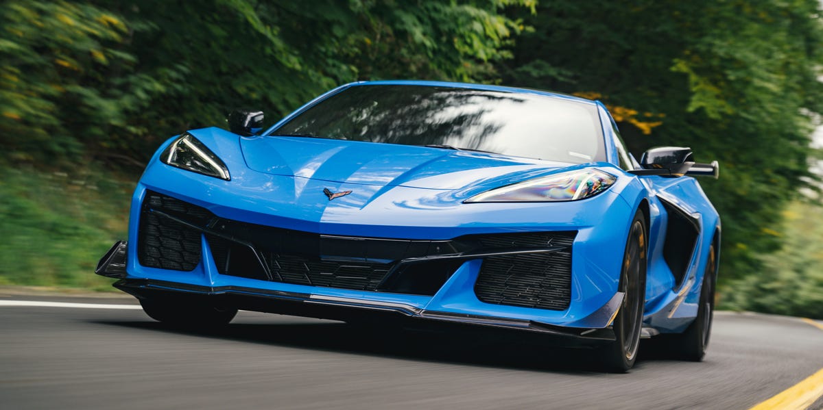 Woman caught on camera kicking C8 Corvette Z06 in heated argument over ...