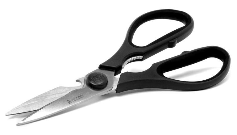 15 essential kitchen tools (and how to use them)