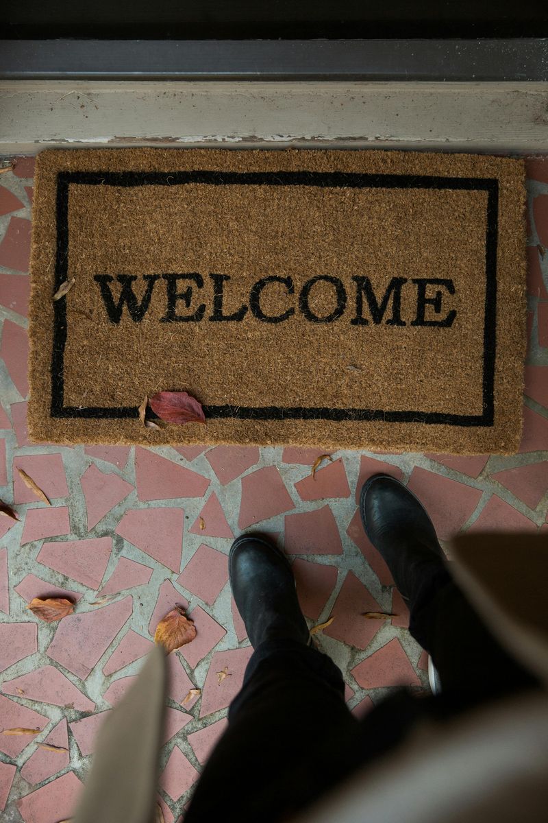 10 things a professional cleaner always notices the moment they enter ...