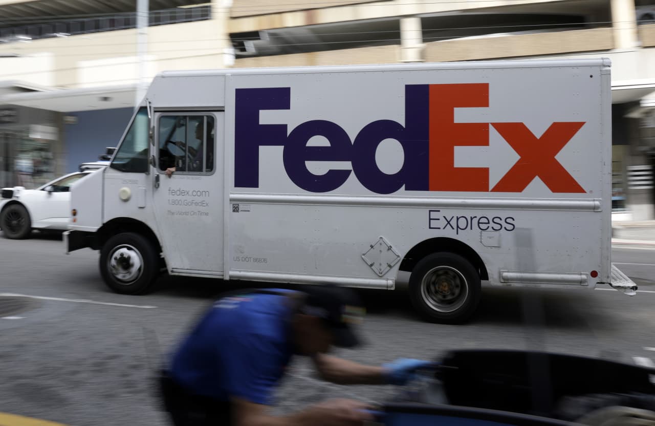 FedEx Stock Falls as Amazon Expands Into Logistics. Disruption Fears Rise Again.