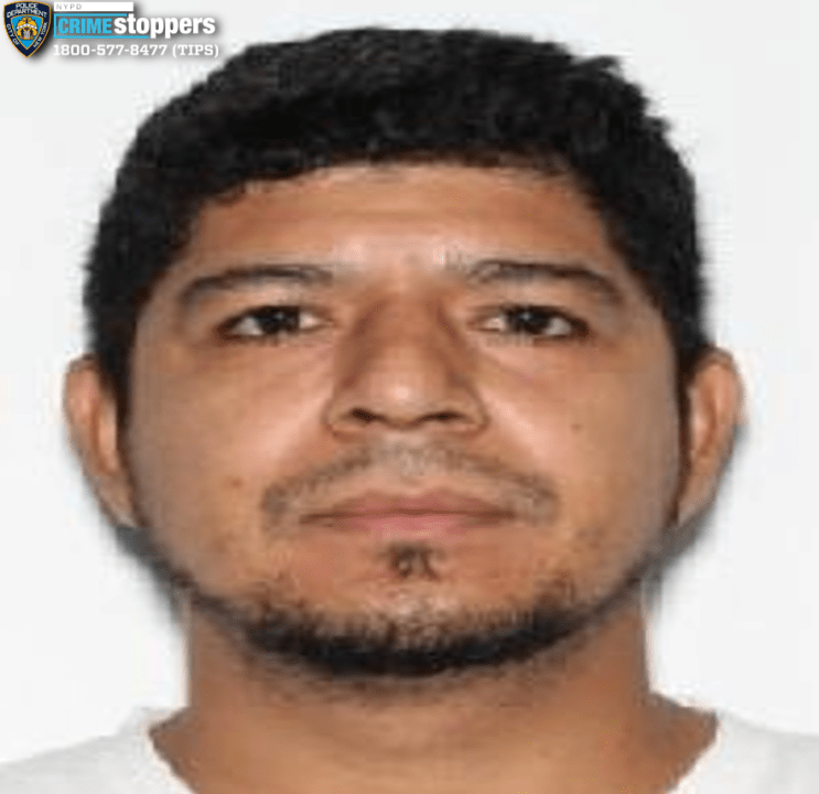 NYPD releases photo of suspect in deadly Queens stabbing