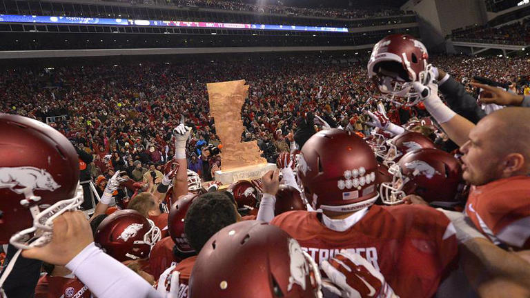Silverfield inherits fixable Razorbacks, 2026 schedule does no favors