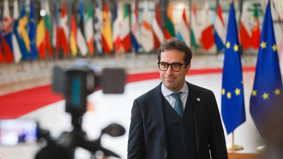 El Eurogrupo pide a Trump que no suba los aranceles pero se muestra ...