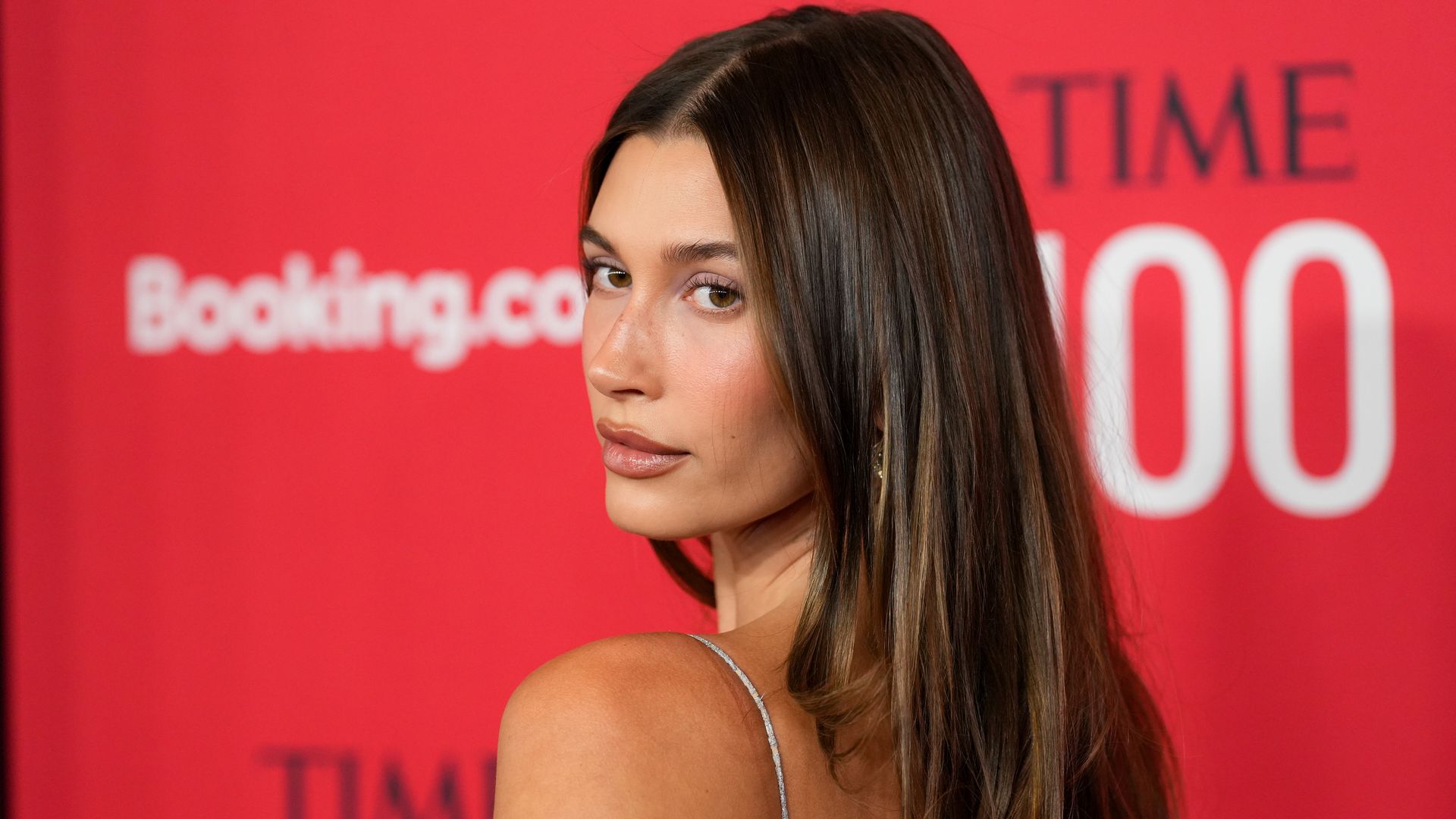 La maquillista de Hailey Bieber revela la técnica detrás de sus labios ...