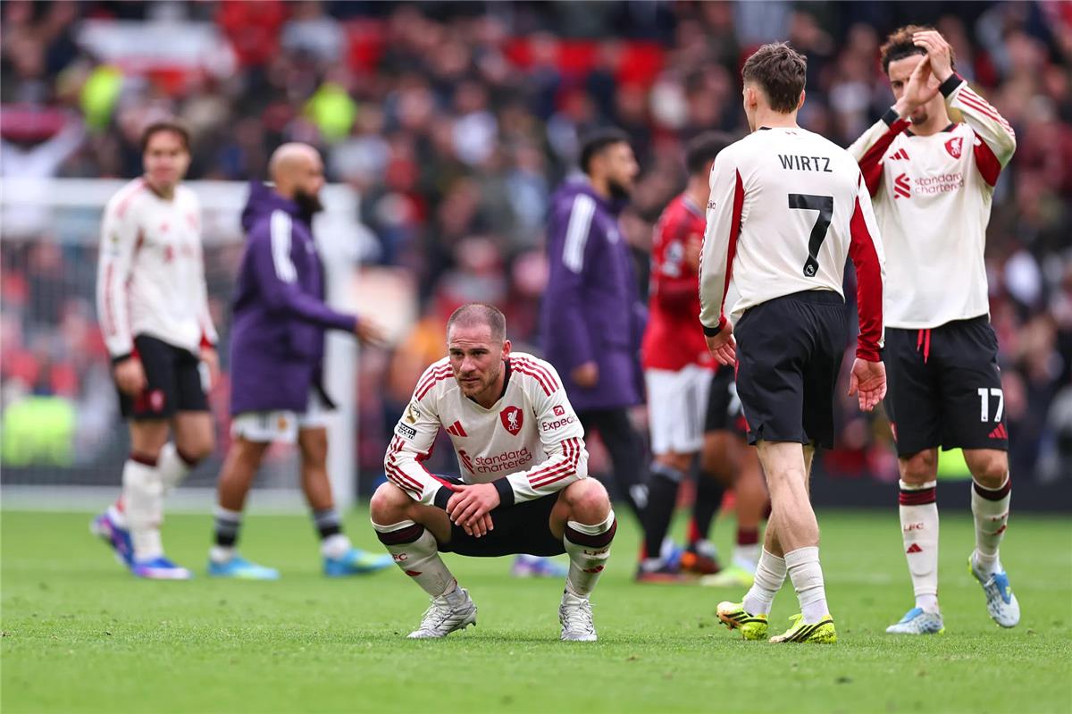 فيديو | لاعب ليفربول يرد باستهجان على جمهور مانشستر يونايتد بعد خسارتهم