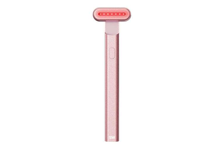 Emily Blunt used this pocket-sized skincare tool in “The Devil Wears ...
