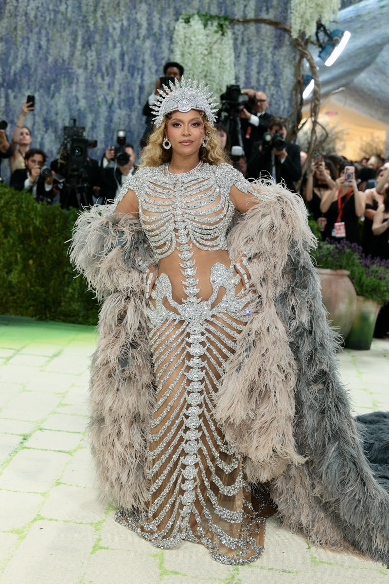 Beyoncé’s at the 2026 Met Gala in a skeleton-inspired naked dress!