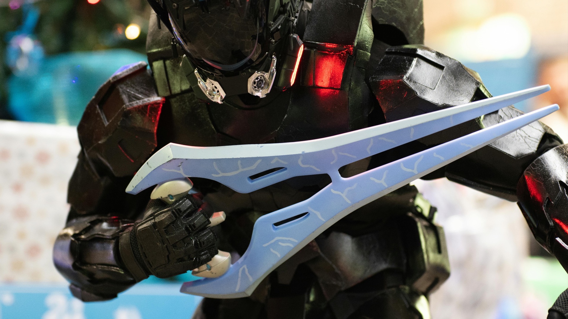 10 lamest video game weapons & 10 absolute coolest ones