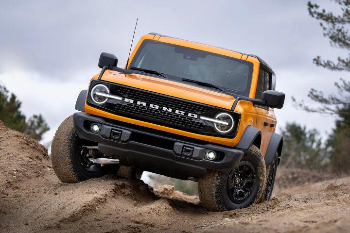 Ford follows industry lead as April new car sales drop 14.4 percent