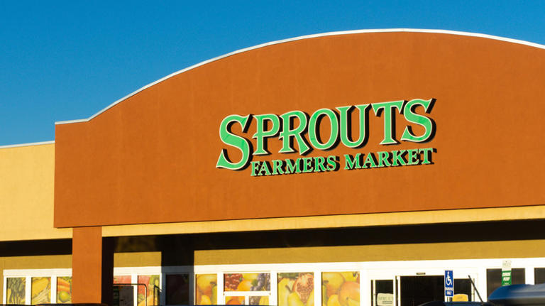 These 14 grocery stores actually donate unsold food