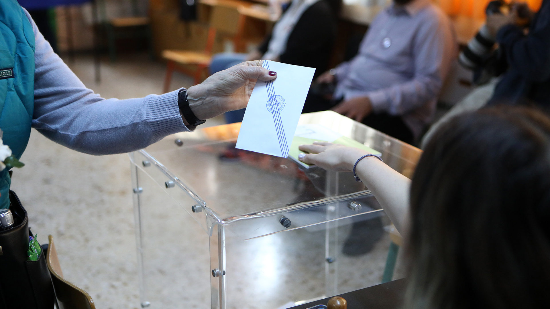 Opinion poll: Στο 31,2% η ΝΔ με προβάδισμα 16,8 μονάδων από το ΠΑΣΟΚ
