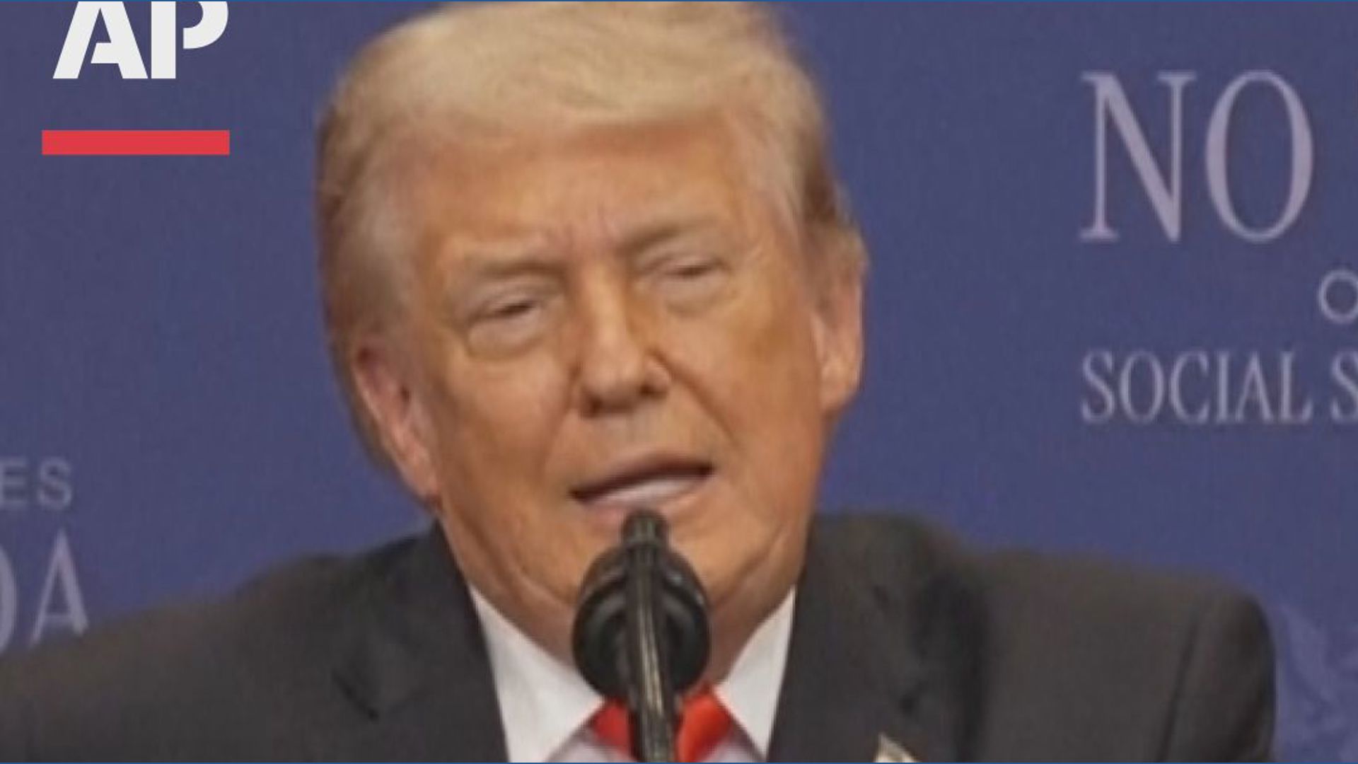 Trump voices complaints about microphone during speech in Florida