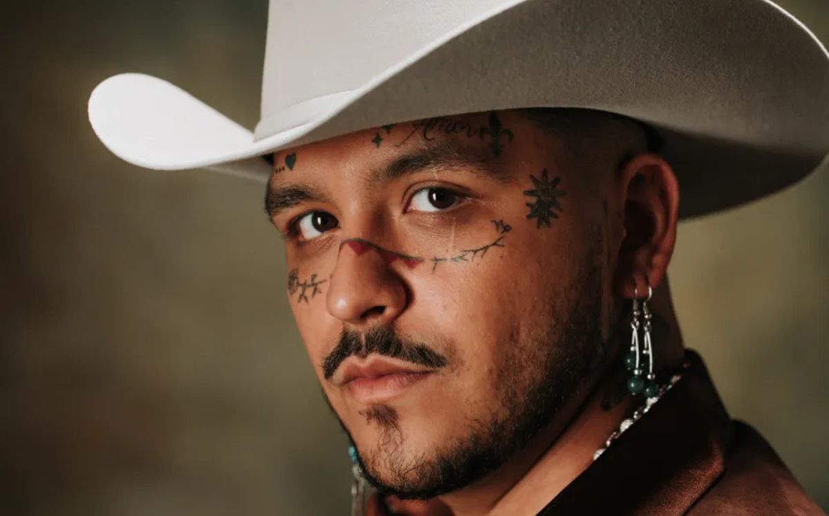 Christian Nodal se cambia de nombre a ‘El forajido’ y demanda a su papá ...