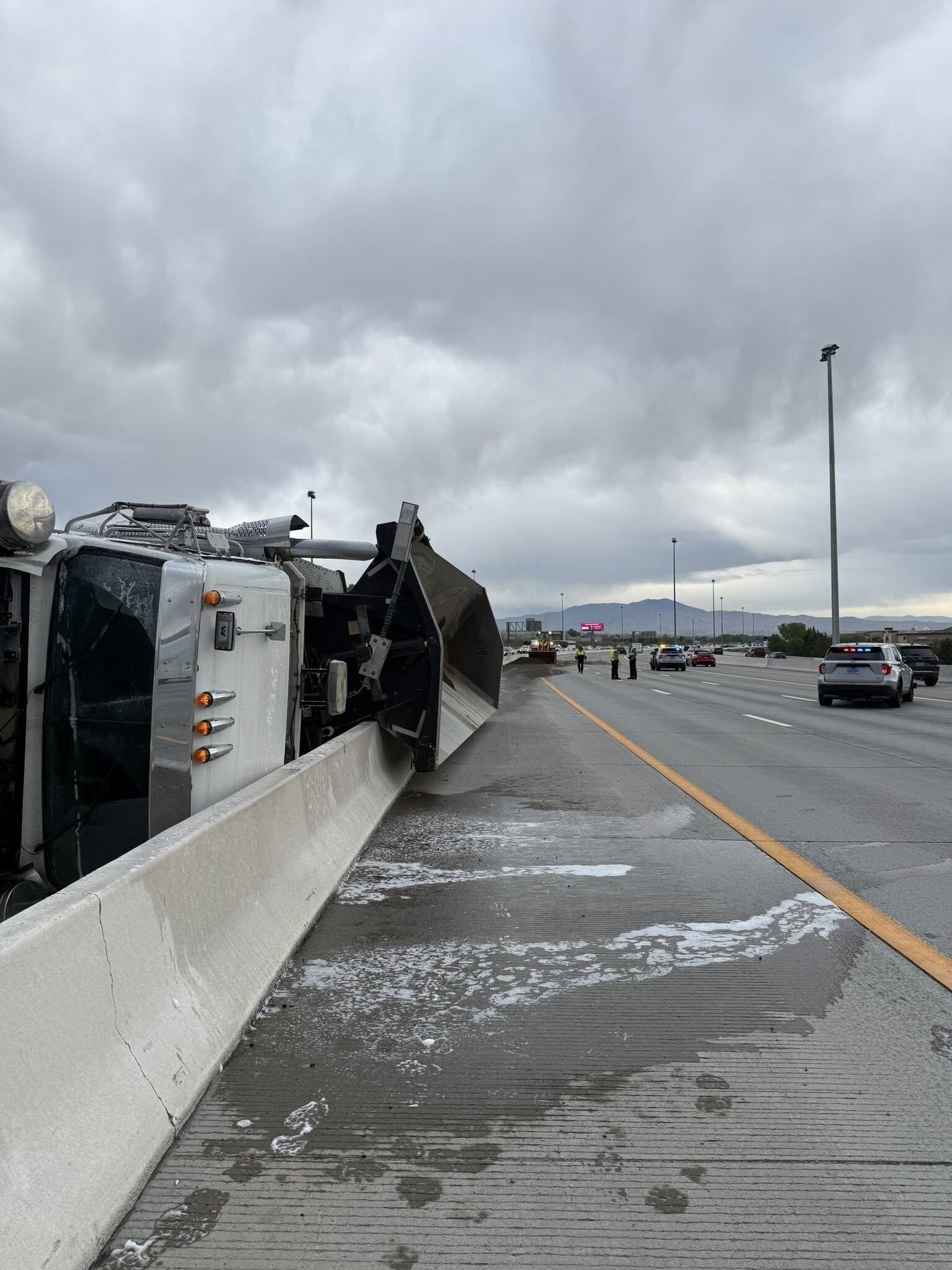 Dump truck rollover causes lane reductions at Damonte Ranch