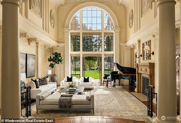 Telecom mogul's enormous mansion in Seattle sells for gigantic discount