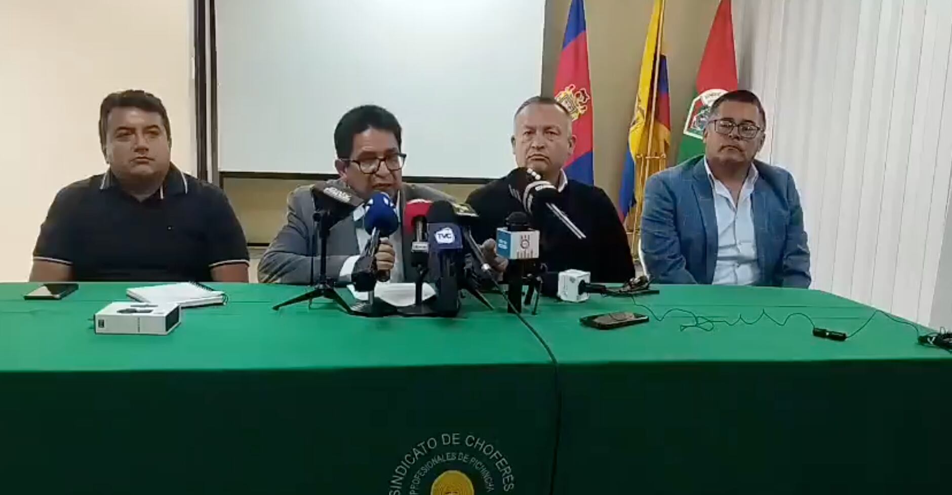 Transporte urbano en Quito reducirá horarios por crisis financiera ...
