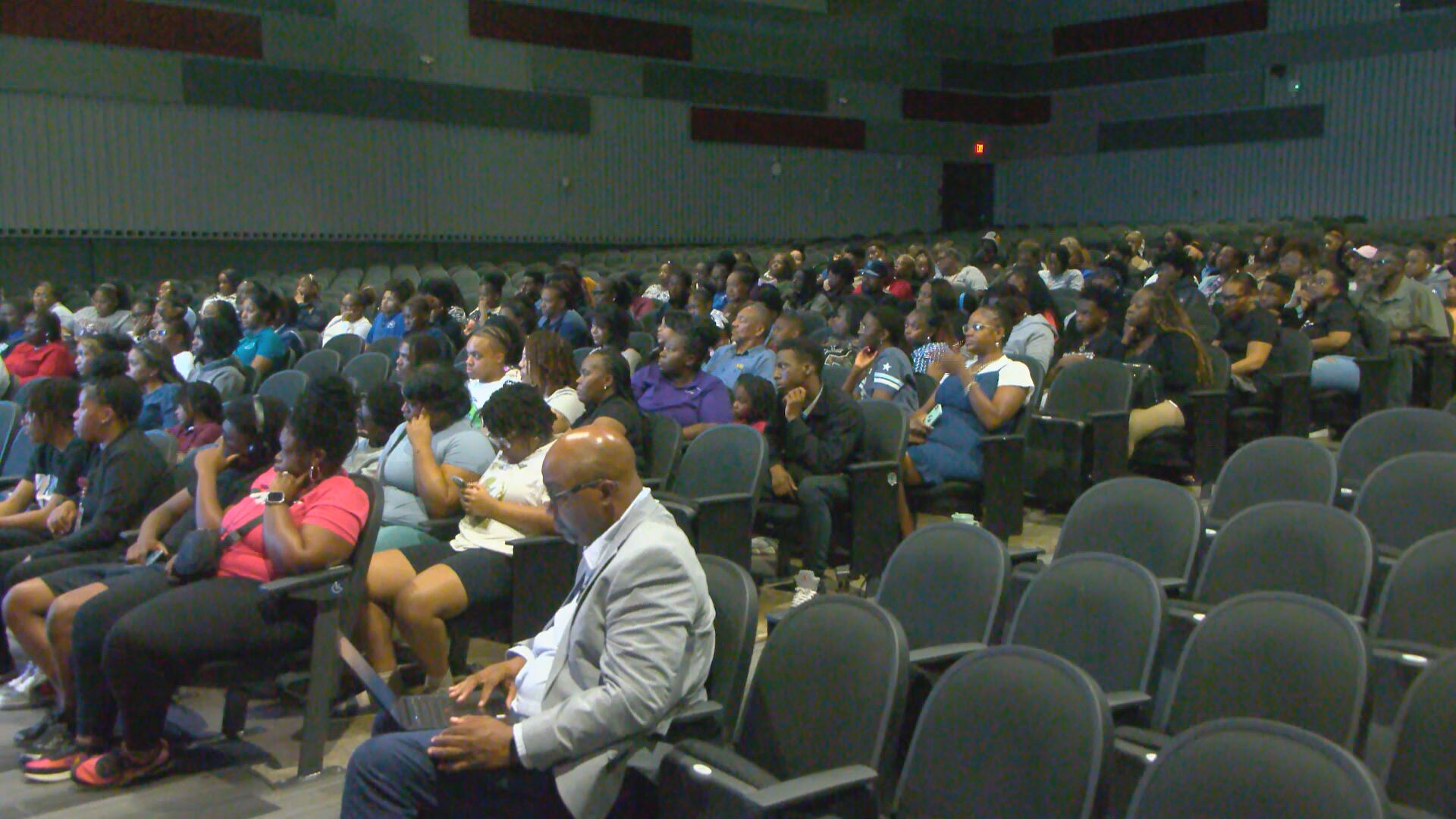 'It offers hope': Summer jobs program gives Baton Rouge teens a path ...