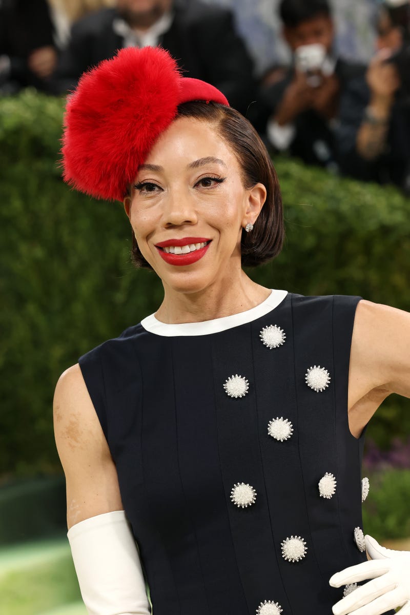 Artist Amy Sherald wore a custom Thom Browne look inspired by her own ...