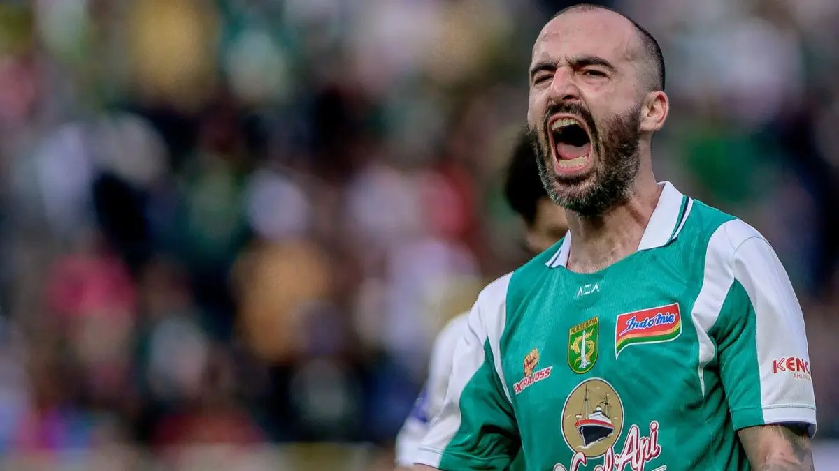 Pengorbanan Milos Raickovic! Kuping tebal gelandang Persebaya Surabaya ...