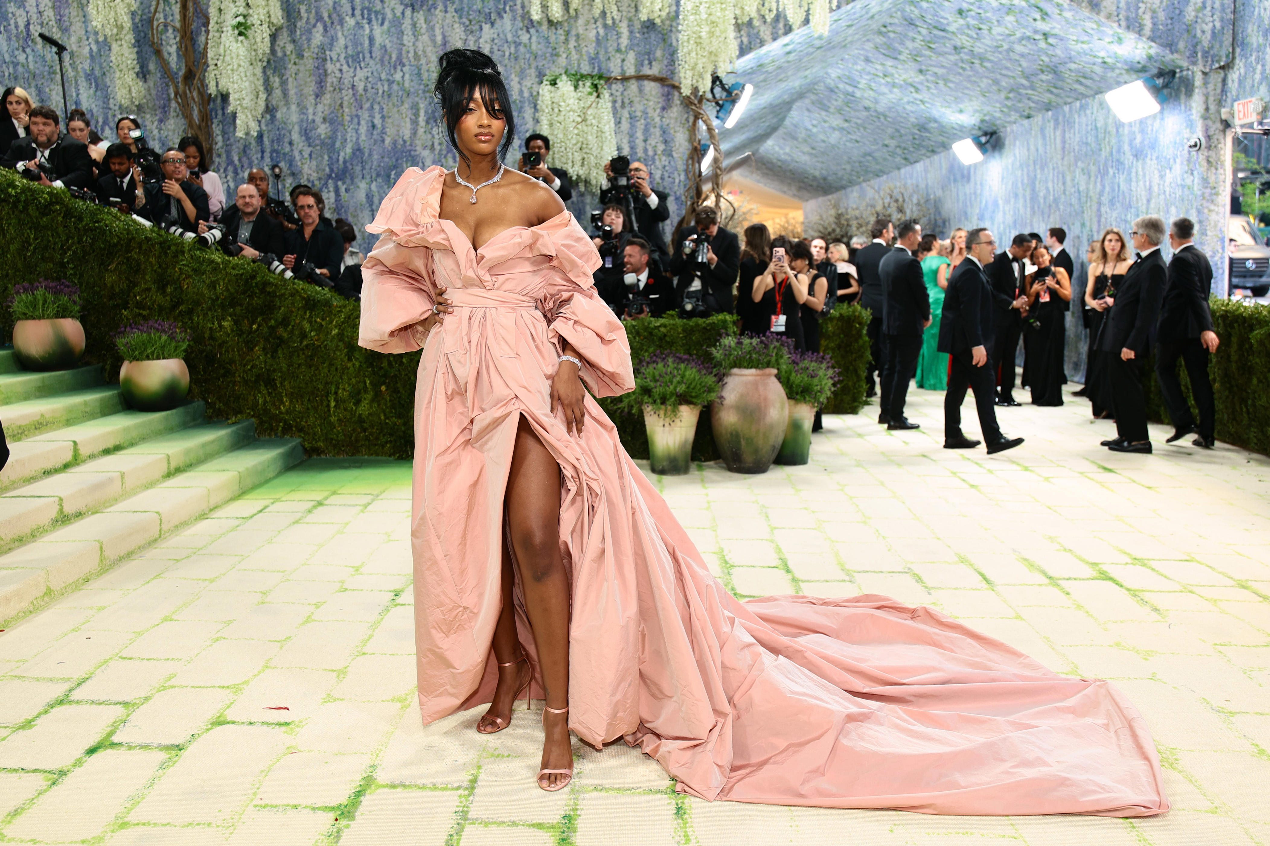 WNBA's Angel Reese owns 2026 Met Gala carpet with exquisite look