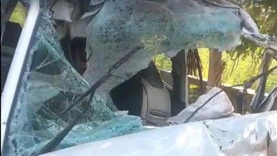 3 killed, 1 injured after car crashes into truck in Greater Noida