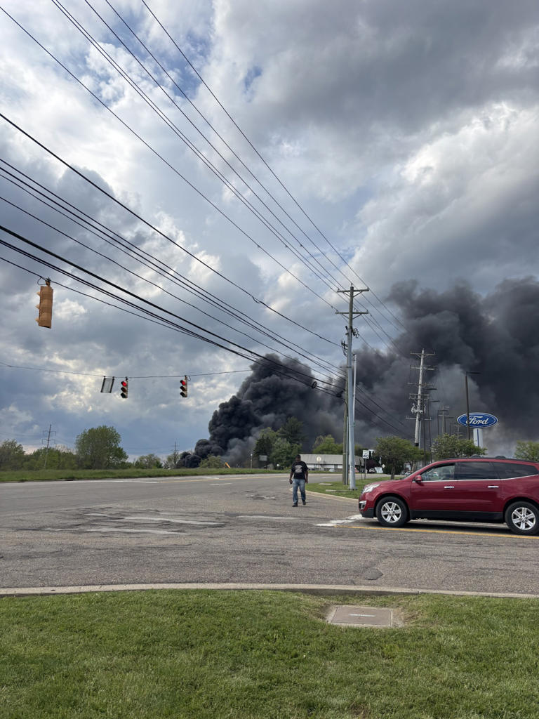 'Black plumes of smoke': Crews respond to fire in Stark County auto shop