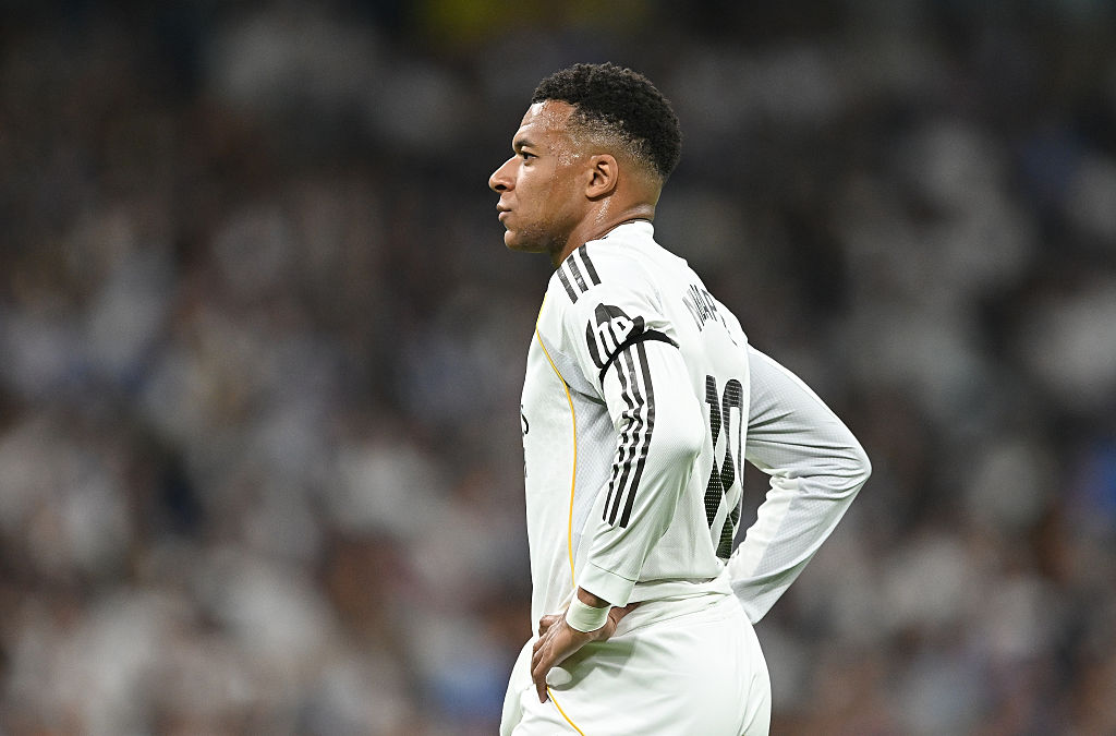 Chủ tịch Perez nóng mắt với Mbappe