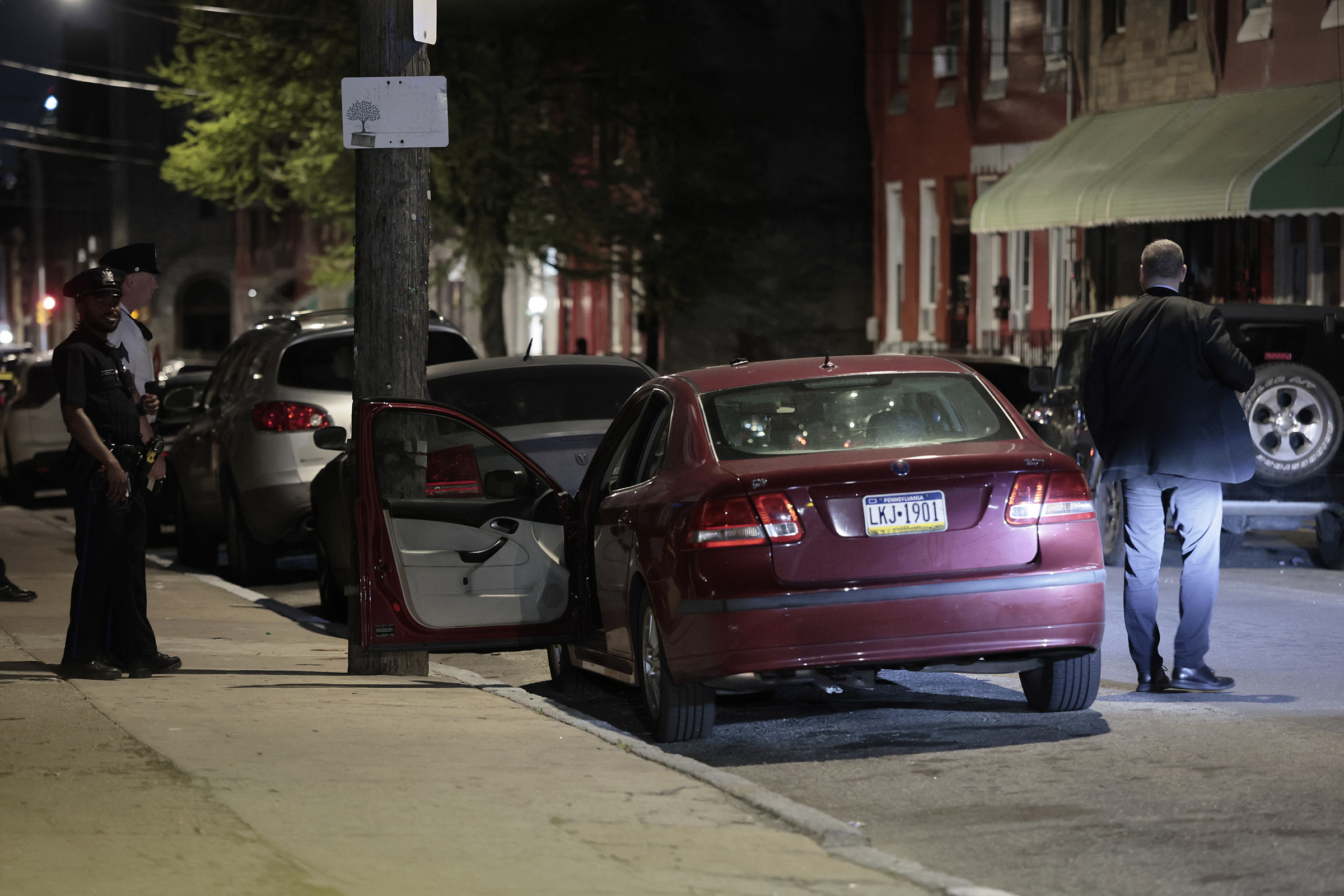 Philly police officer shot in leg in North Philadelphia
