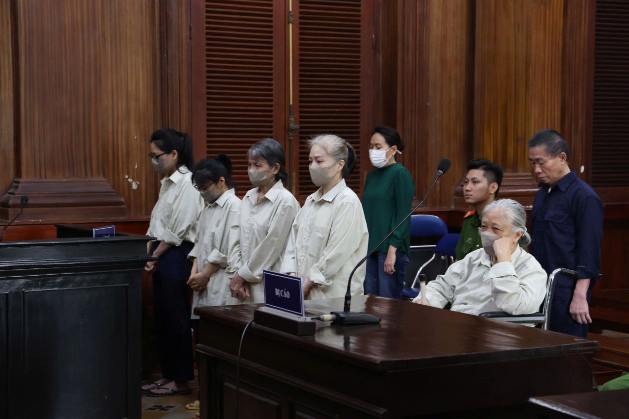Em trai đại gia Hứa Thị Phấn bị tuyên phạt 12 năm tù dù vắng mặt tại tòa