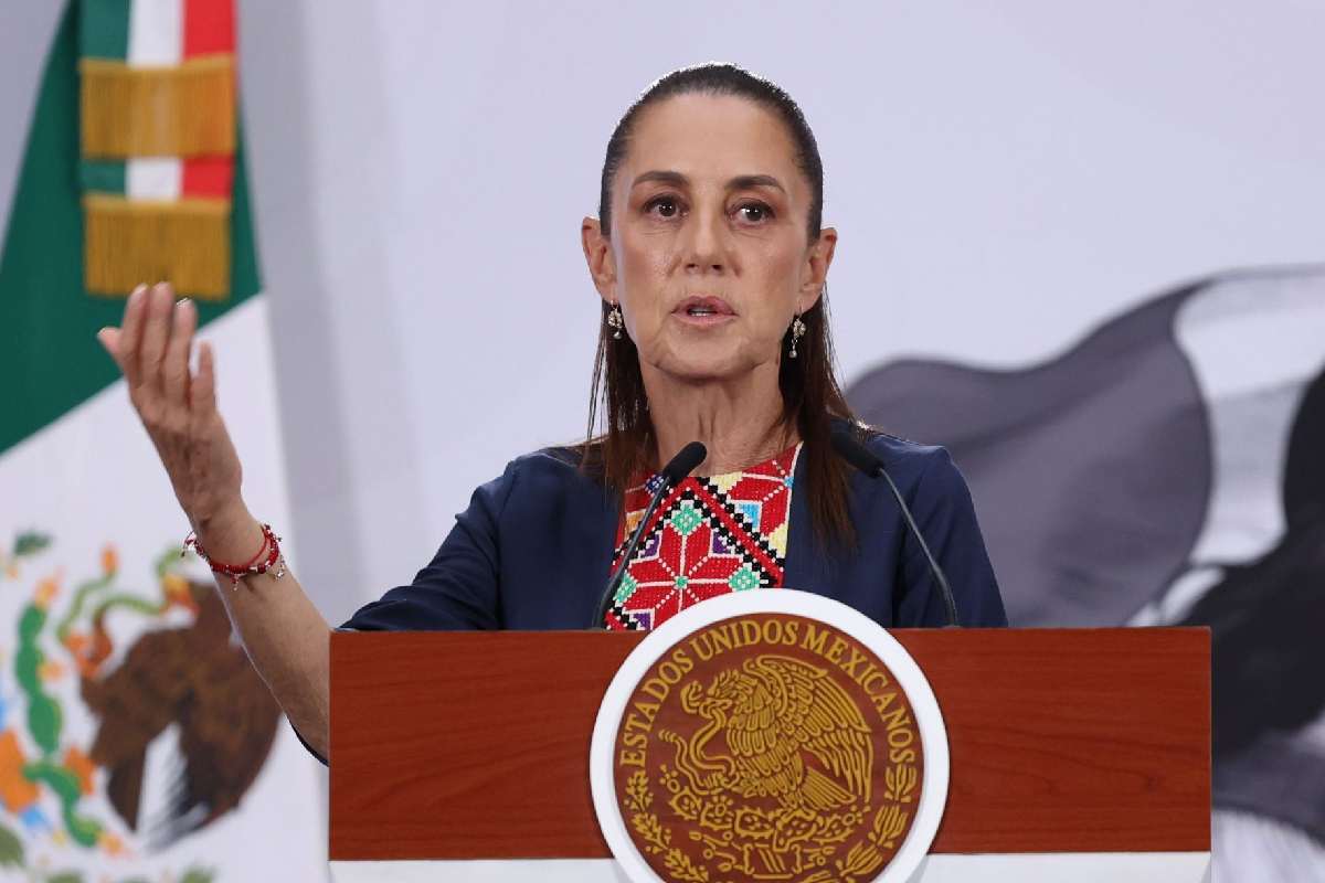 Sheinbaum sostiene reunión con gabinete legal y ampliado en Palacio ...