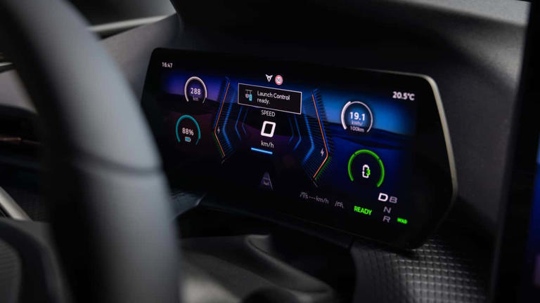 Al volante del nuevo CUPRA Raval VZ con 226 CV y mucha personalidad