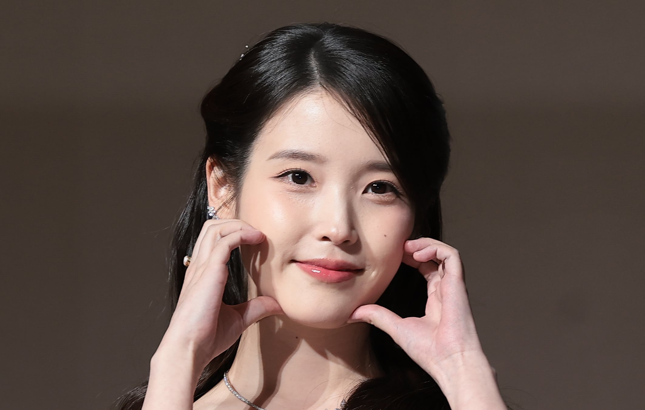 IU donates 100 million won on Children’s Day