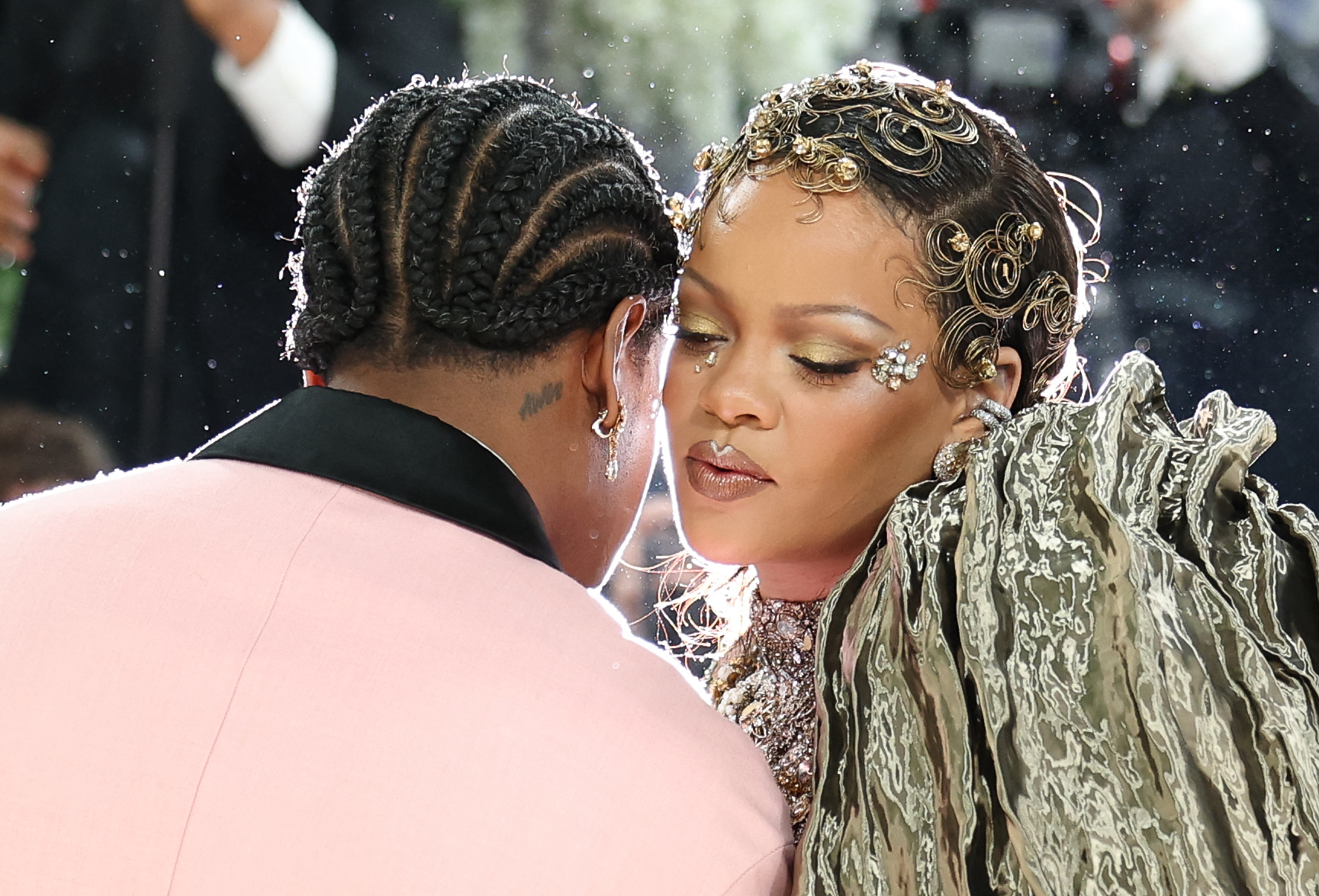 As usual, Rihanna kept us red-carpet reporters waiting. And, as usual ...