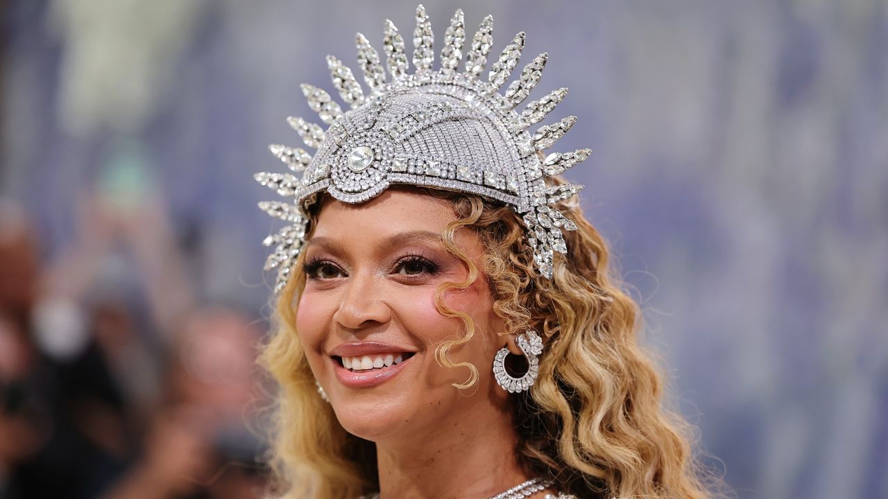 Beyoncé and Blue Ivy are twinning at the Met Gala in matching mermaid waves