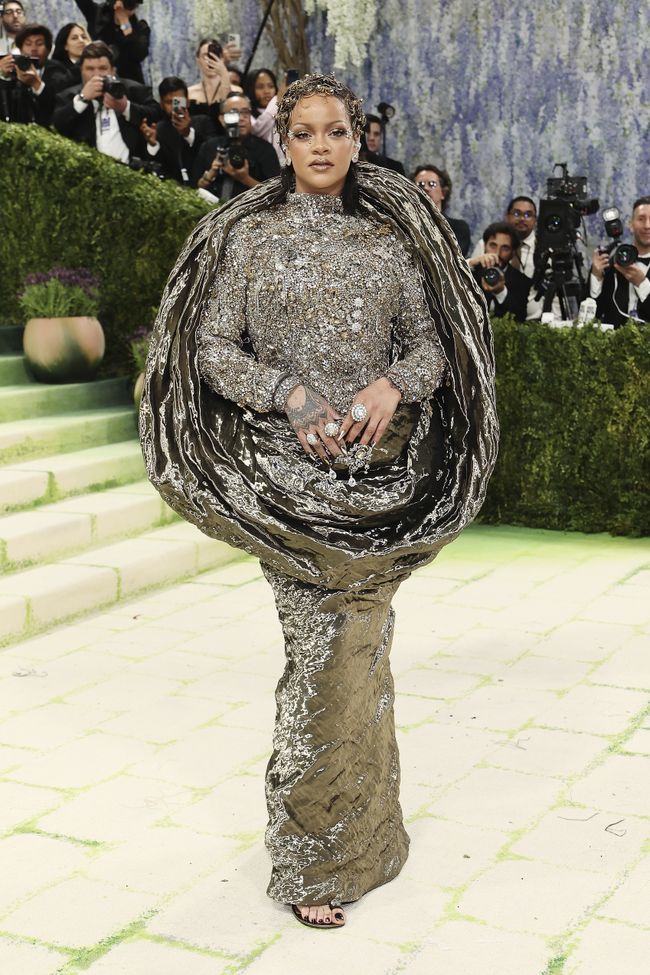 Rihanna dazzles in shimmering gown on 2026 Met Gala red carpet