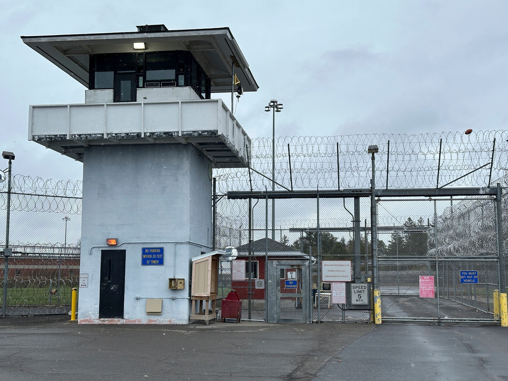 Former prison guard pleads guilty to manslaughter in New York inmate's ...
