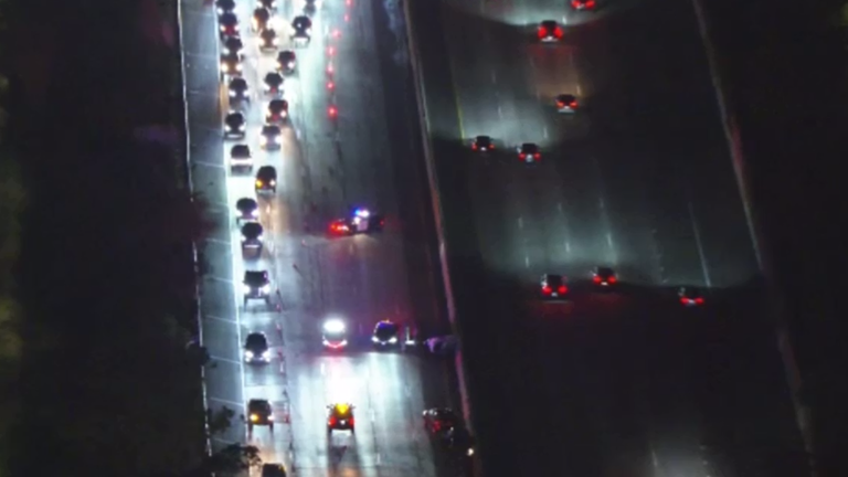 Fiery crash on 10 Freeway leaves 1 dead, 1 critical in Los Angeles