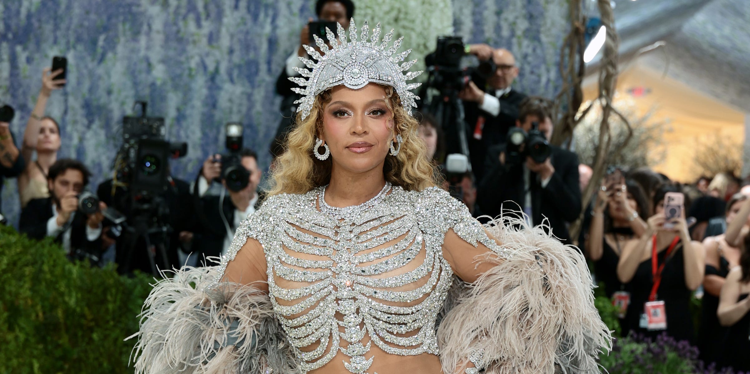Beyoncé’s at the 2026 Met Gala in a skeleton-inspired naked dress!