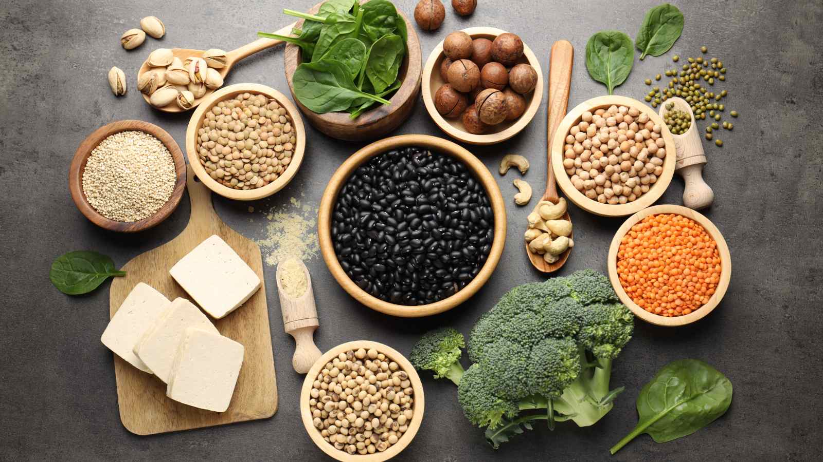How to get 50–100g of protein daily on a vegetarian diet without eating meat or eggs?