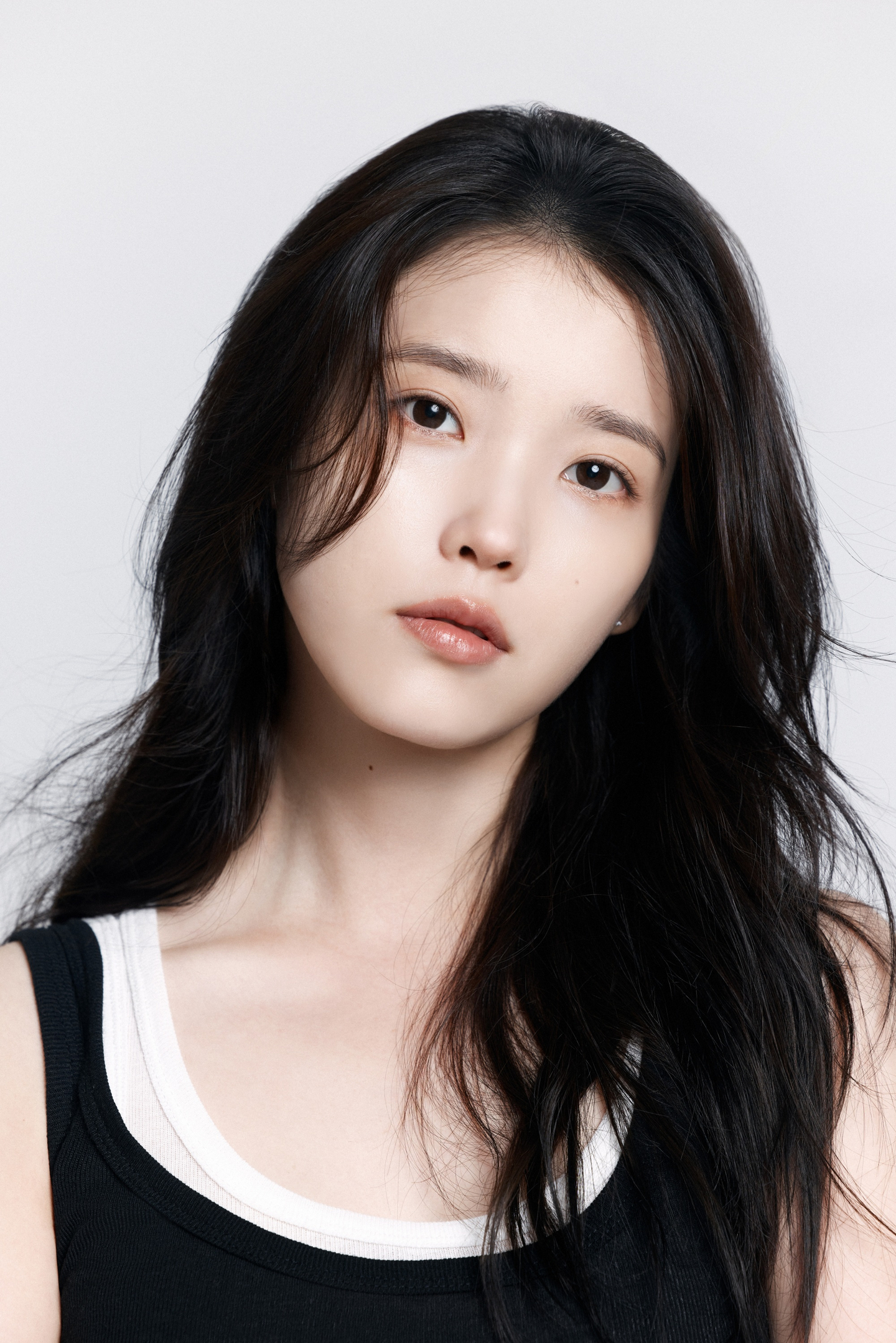IU donates 100 million won to mark Children's Day