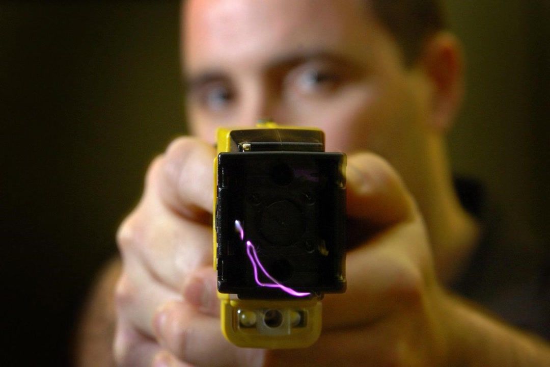 Most Scots back wider Taser rollout