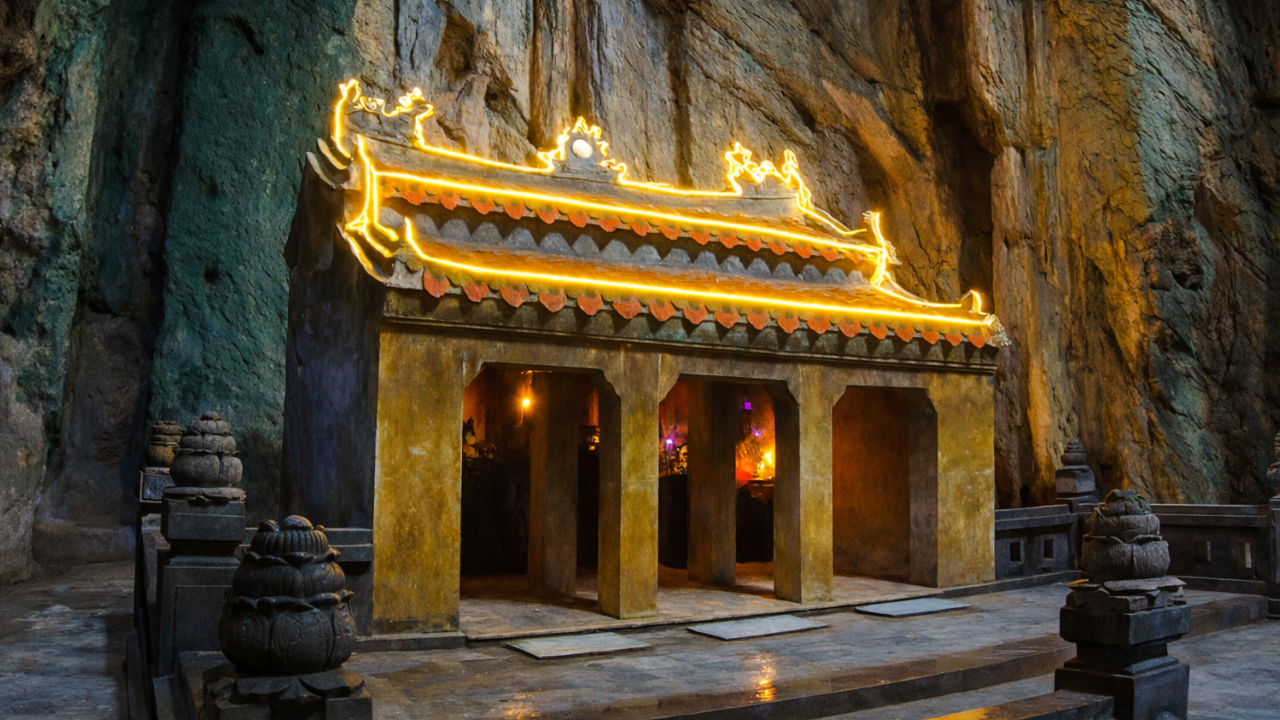 Exploring a cave temple in Marble Mountains (4K)