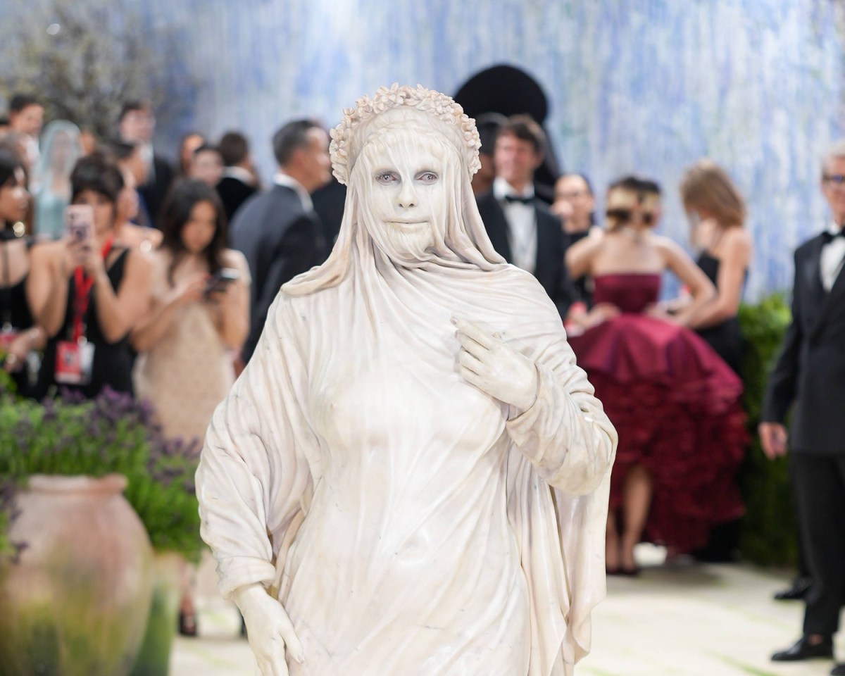als-heidi-klum-auf-der-met-gala-erscheint-trauen-die-fans-ihren-augen