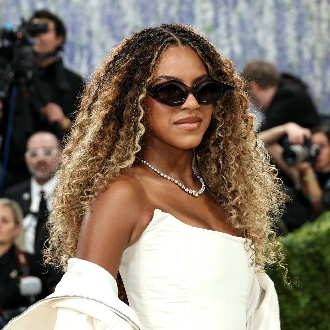 Blue Ivy takes her place in the spotlight as she twins with mom Beyoncé ...