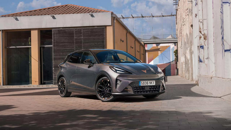 Al volante del nuevo CUPRA Raval VZ con 226 CV y mucha personalidad