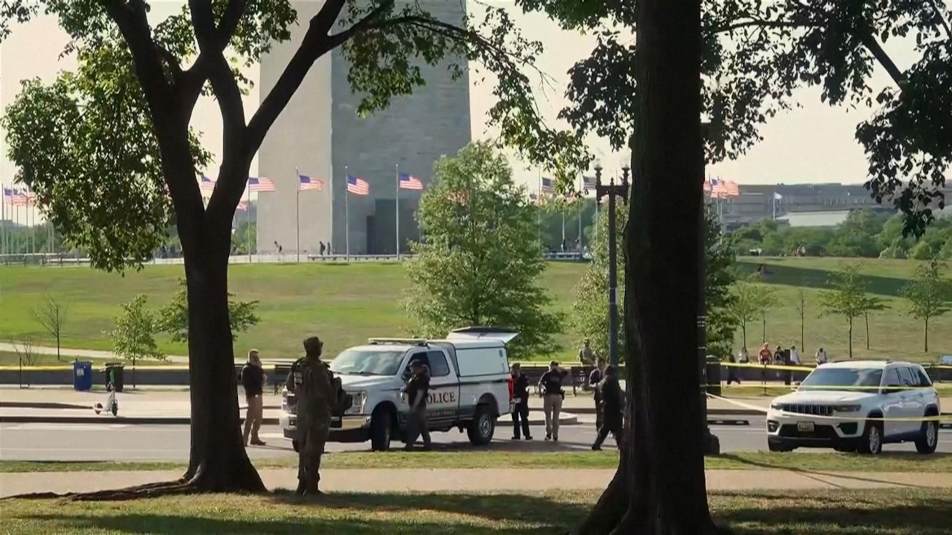 Secret Service officers exchange gunfire with armed suspect near White ...